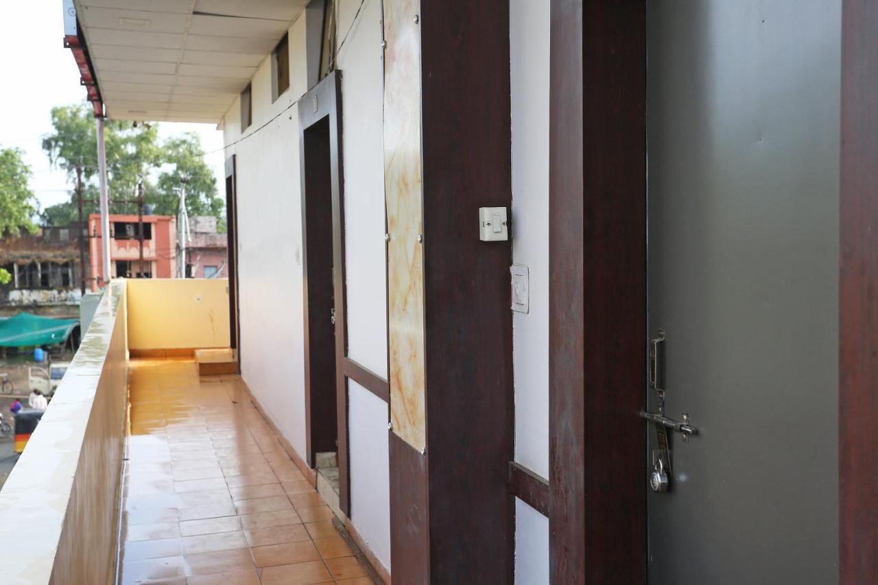 Oyo 37533 Hotel Ashirwad Dzsabalpur Kültér fotó